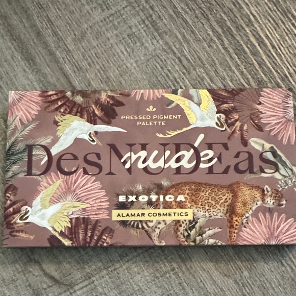 Nude Eyeshadow Palette - Picture 1 of 3